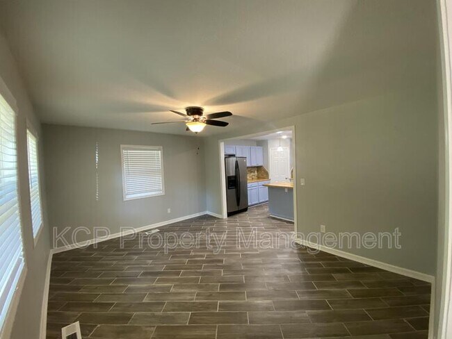 Building Photo - 2809 S 59th St