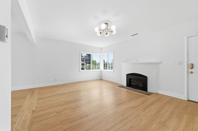 Building Photo - Charming 2 bed, 1.5 bath Alta Heights Home