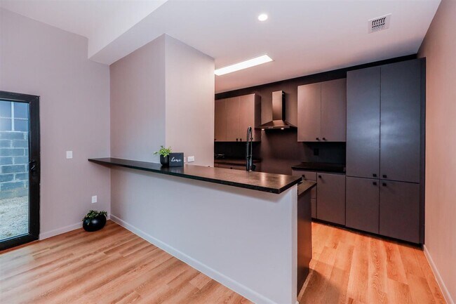 Building Photo - 7219 Rocio Dr