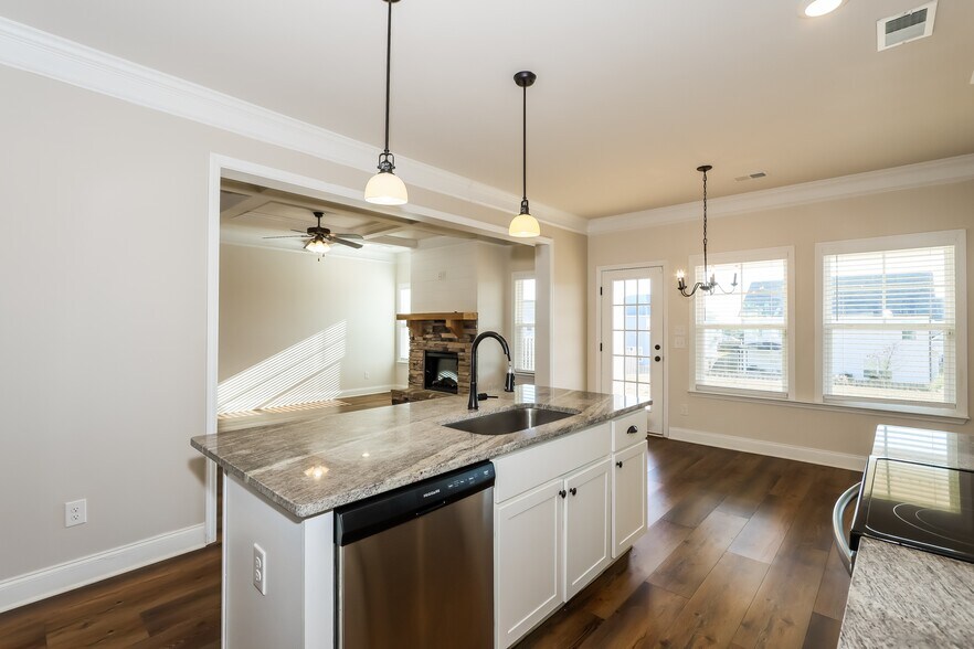 Building Photo - 6053 Bakerville Ln