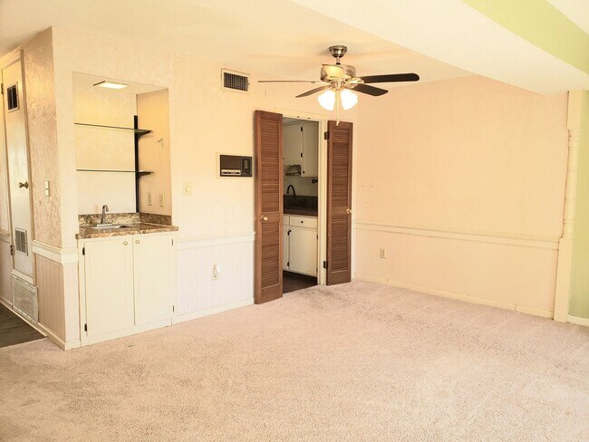 Building Photo - Vaughn Rd Convenient!