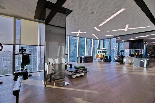 Building Photo - 1451 Brickell Ave