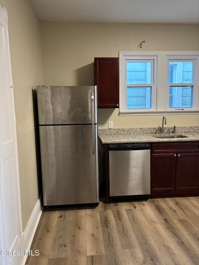 Building Photo - 1620 6th Ave