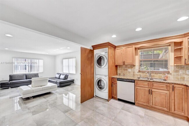 Building Photo - 4530 SW 54th St