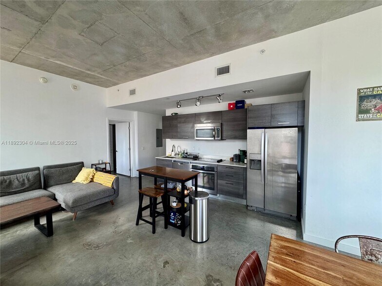 Building Photo - 151 SE 1st St