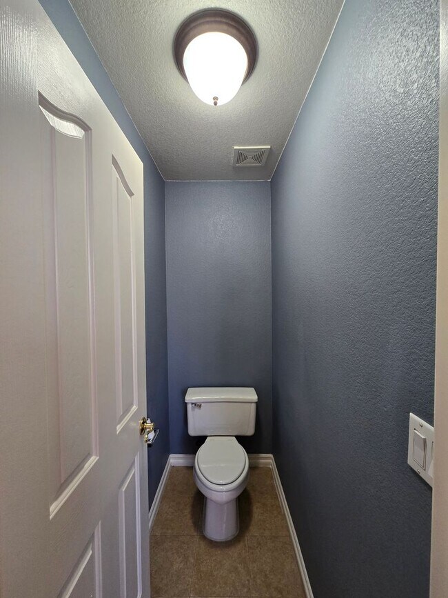 Building Photo - Don’t wait for summer, your pool home is ready now!!! 4 Bedroom, NW Las Vegas