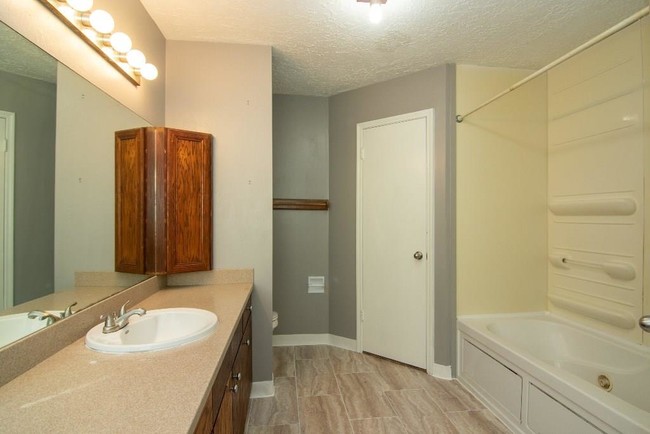 Building Photo - 12110 Swan Creek Dr