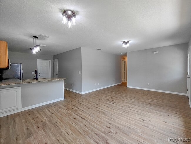 Building Photo - 3327 E Paula Ln