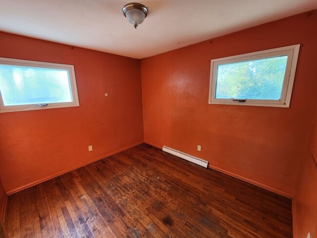 Building Photo - 3 bedroom house