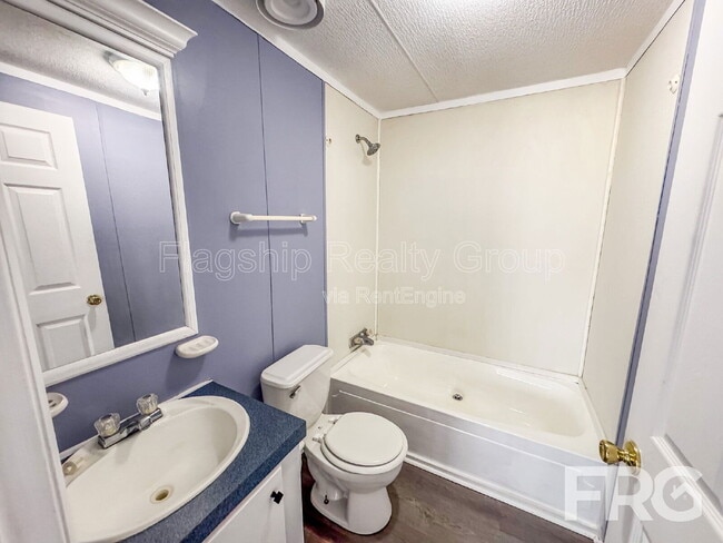 Building Photo - 2057 Oakley Rd