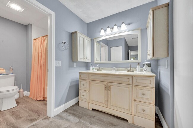 Building Photo - 21866 Cypress Cir