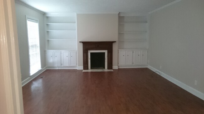 Building Photo - 2291 Kingsley Dr