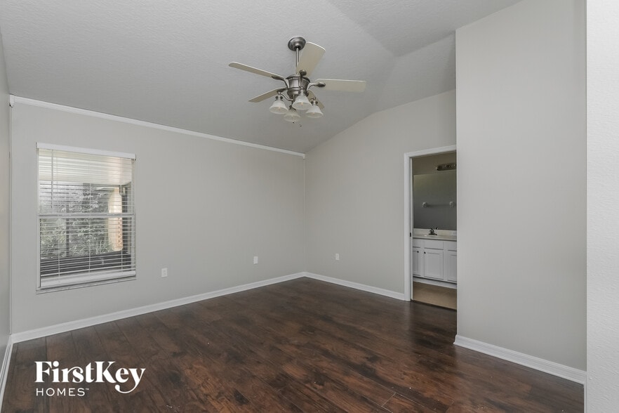 Building Photo - 9728 Highland Ridge Dr