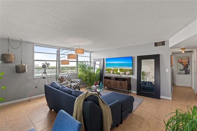 Building Photo - 1351 NE Miami Gardens Dr