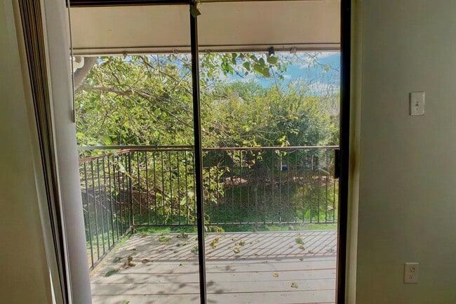 Building Photo - 2008 West Loop