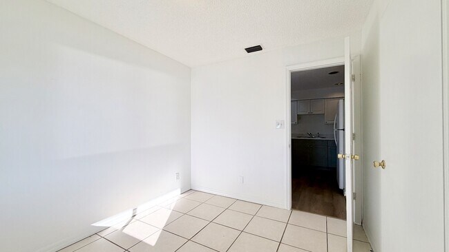 Building Photo - 810-814 Seminole Ave