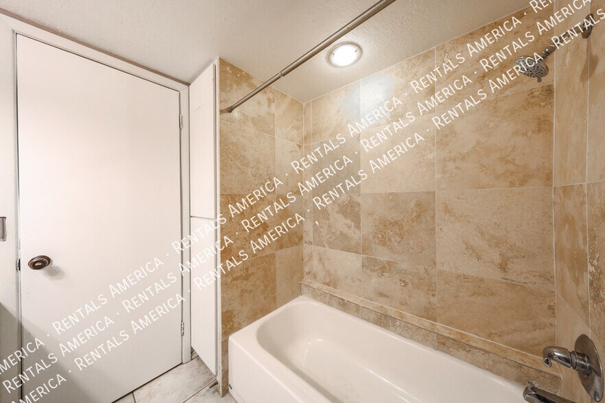 Building Photo - 3636 N 70th St