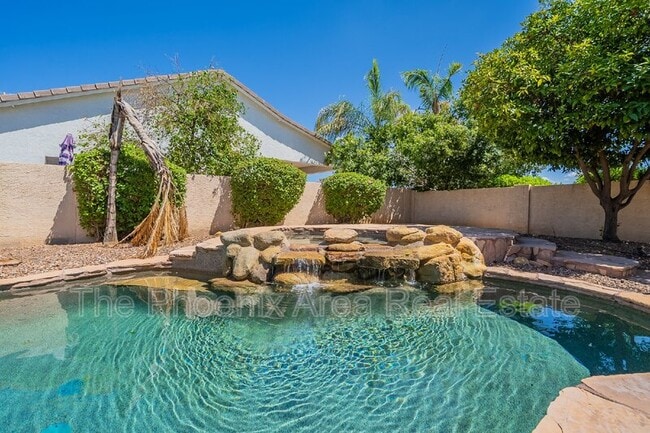 Building Photo - 4663 S Oleander Dr