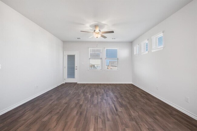 Building Photo - 108 Leatherleaf Dr