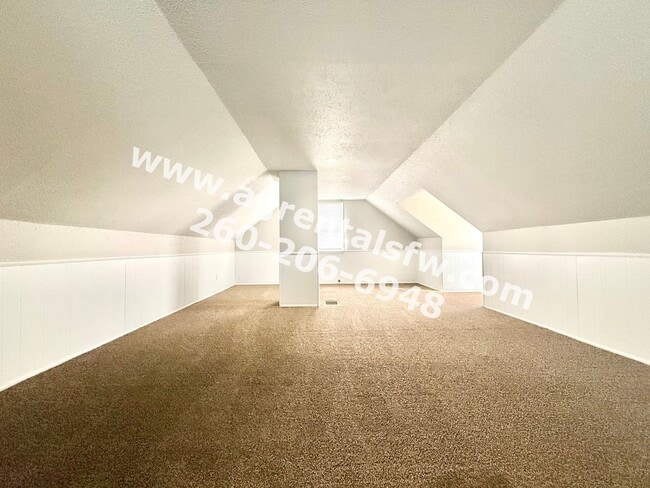 Building Photo - 3 Bedroom House