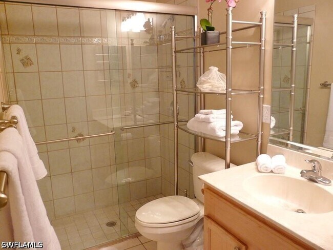 Building Photo - 264 Castaways St