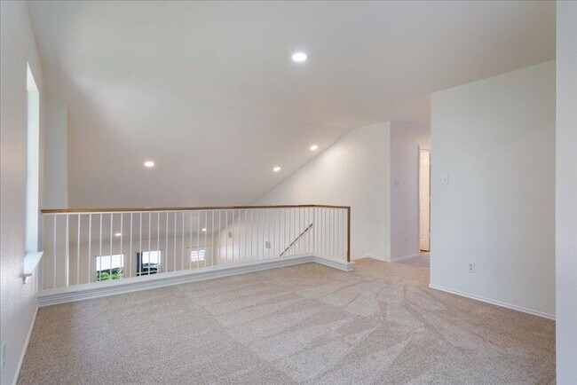 Building Photo - 1025 Doras Dr
