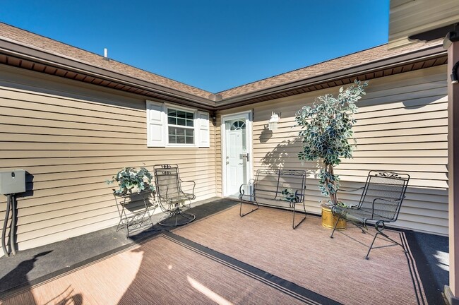 Building Photo - 808 Water View Terrace