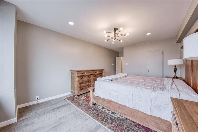 Building Photo - 320 Fort Duquesne Blvd