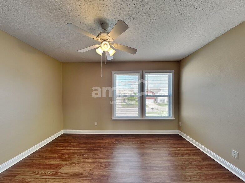 Building Photo - 10639 Inspiration Dr