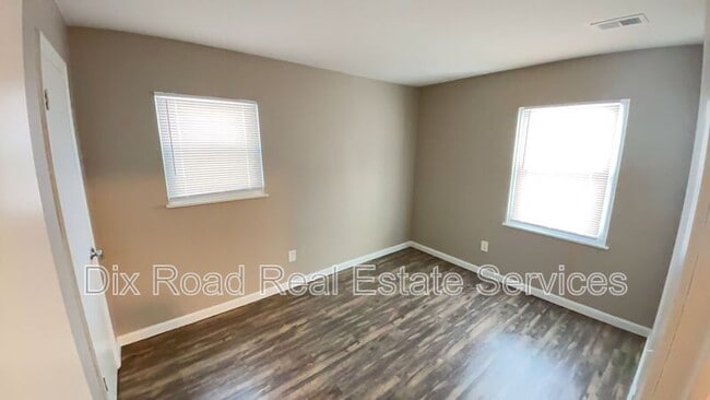 Building Photo - 10789 Sharondale Rd