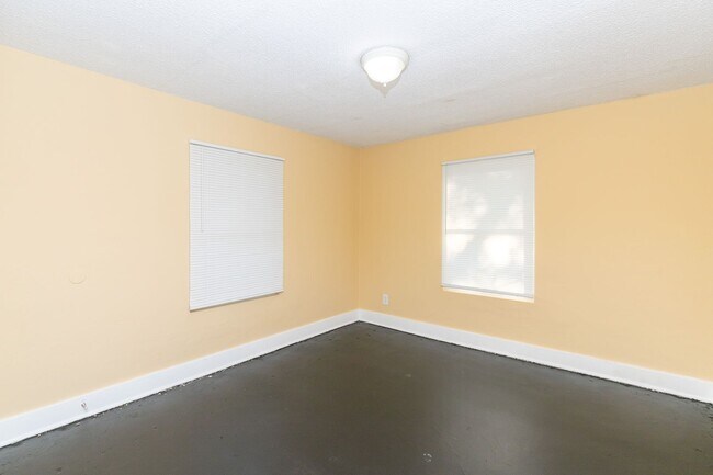 Building Photo - Kansas City 3 Bed 1 Bath Home