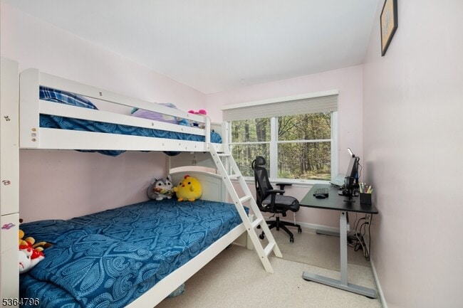 Building Photo - 28 Pinfold Ct