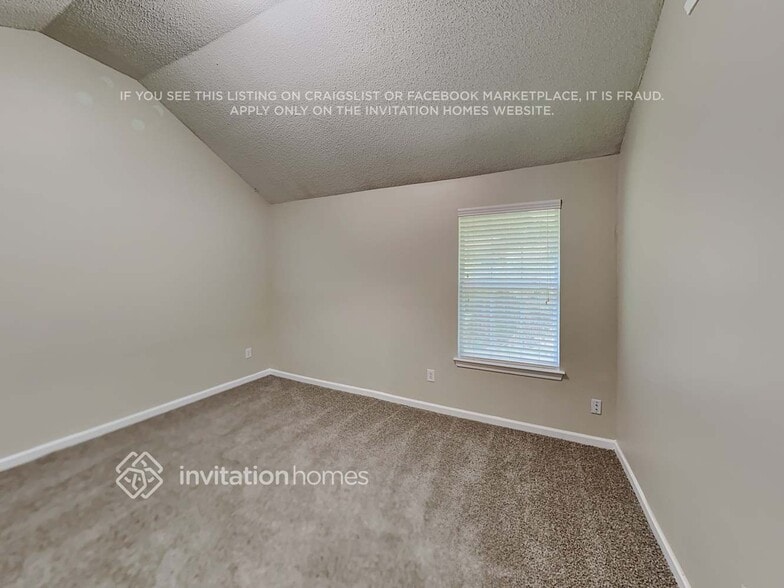 Building Photo - 254 Bonnes Dr SW