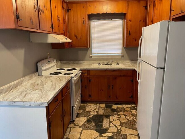 Building Photo - 1/1 Apartment Downtown Prattville!!!