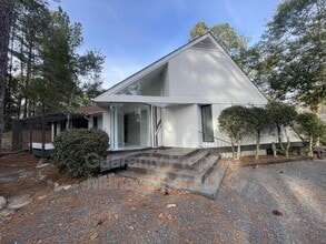 Building Photo - 475 St Andrews Dr