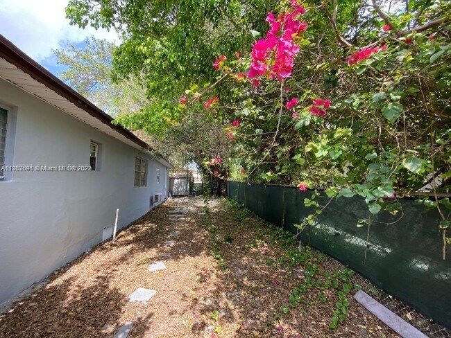 Building Photo - 1319 NW 68th St