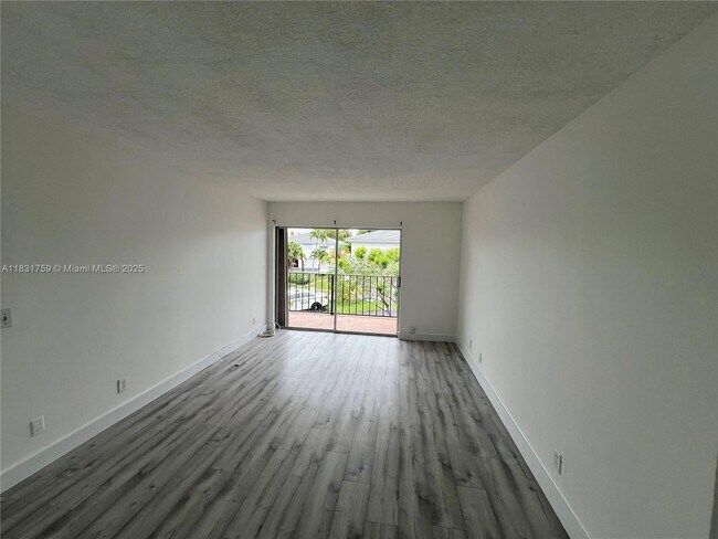 Building Photo - 8000 SW 81st Dr