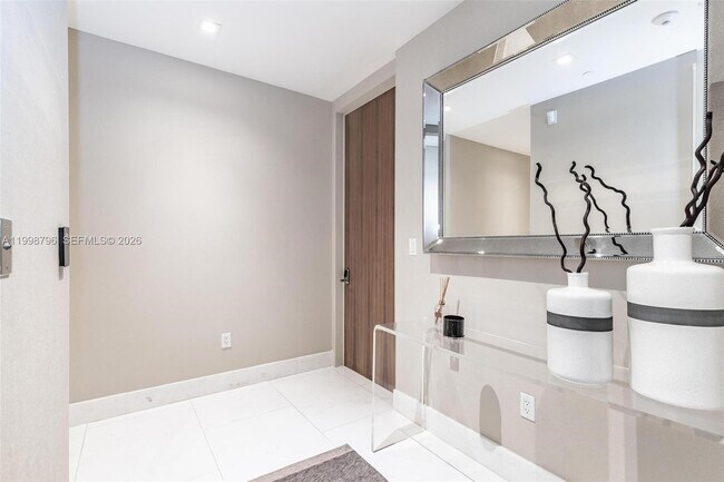 Building Photo - 16901 Collins Ave