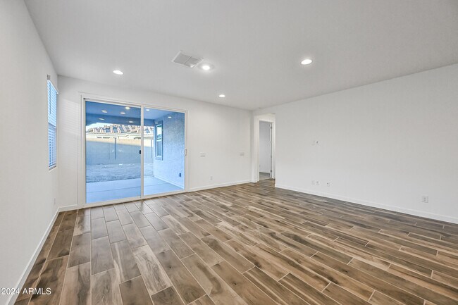 Building Photo - 7574 W Jackrabbit Ln