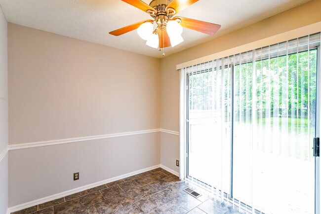 Building Photo - 318 Huntington Dr