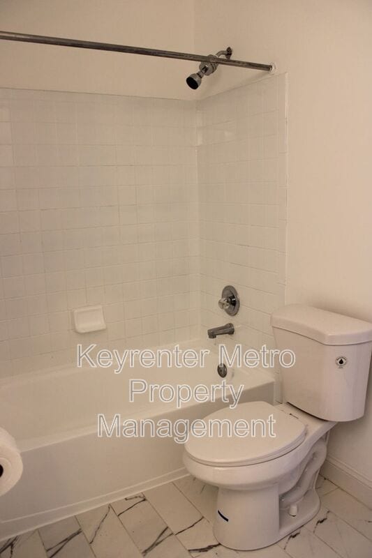Building Photo - 13800 Fareham Ln