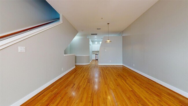 Building Photo - 8715 Meadowcroft Dr