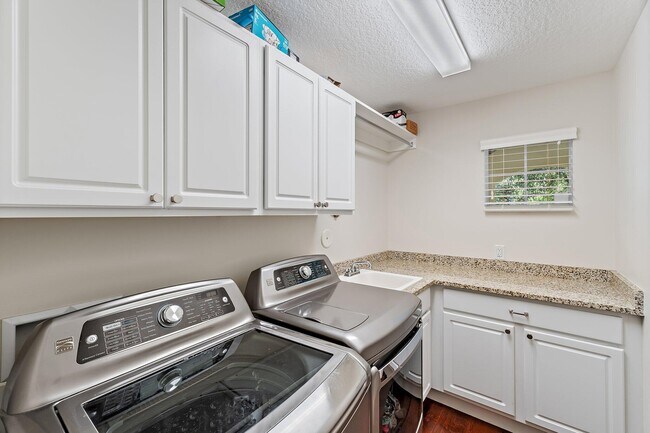Building Photo - 129 White Wing Ln