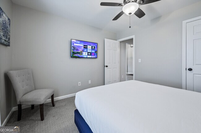 Building Photo - 11 Cobblestone Dr NW