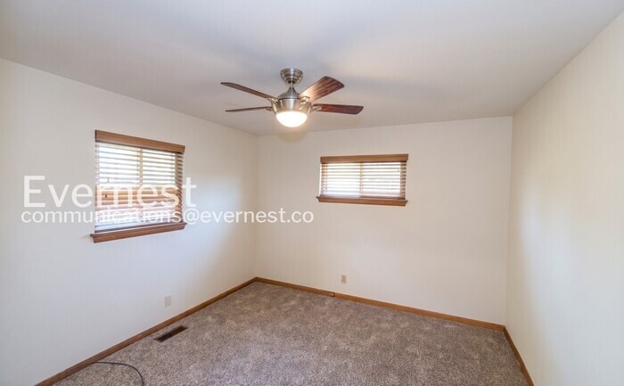 Building Photo - 1407 Cloverdale Cir