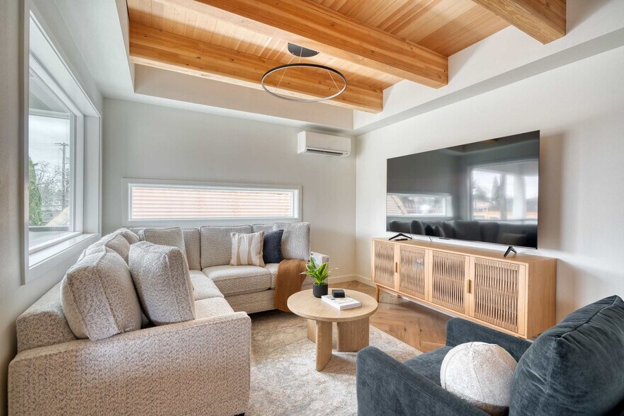 Building Photo - 5022 NE 26th Ave