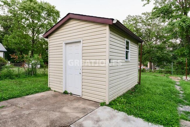 Building Photo - 2220 Gaebler Ave