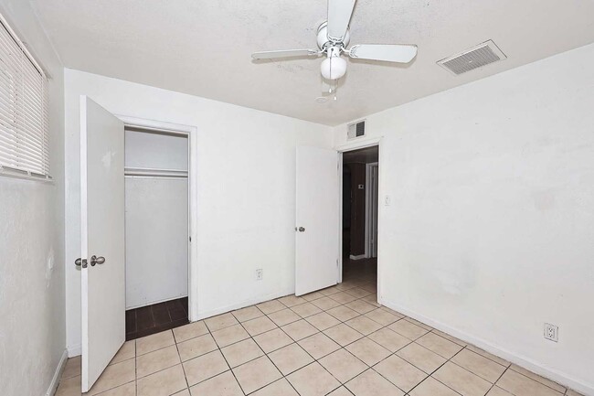 Building Photo - 8806 N 30th Ave