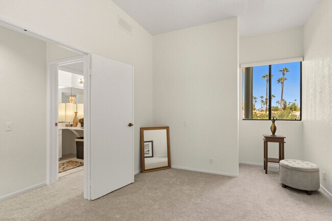 Building Photo - 2601 S Broadmoor Dr