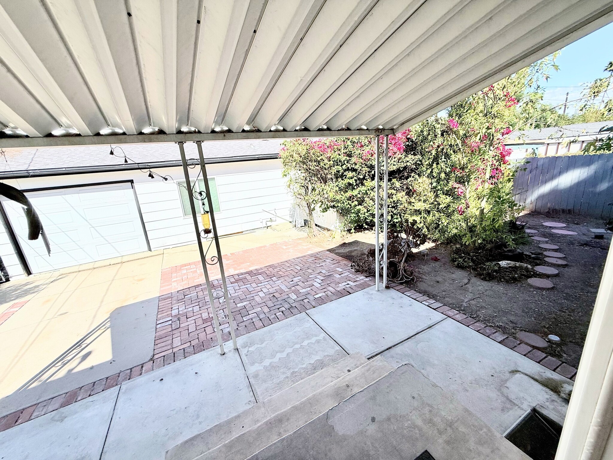 Building Photo - 17429 Burbank Blvd